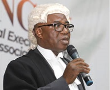 Justice George Kingsley Koomson, Justice of the Court of Appeal, swearing the newly elected National Executive of the Ghana Journalists Association into office in Accra. Picture: GABRIEL AHIABOR Justice George Kingsley Koomson, Justice of the Court of Appeal, swearing the newly elected National Executive of the Ghana Journalists Association into office in Accra. Picture: GABRIEL AHIABOR
